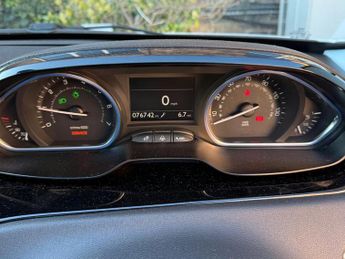 Peugeot 208 1.6 VTi Feline Euro 5 5dr (Nav)