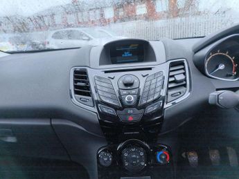 Ford Fiesta 1.0T EcoBoost Zetec Euro 5 (s/s) 5dr