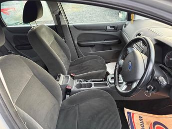 Ford Focus 1.6 Ghia 5dr