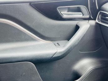 Jaguar F-PACE 2.0 D180 Prestige Auto AWD Euro 6 (s/s) 5dr