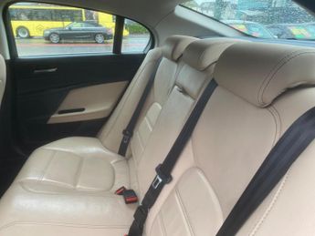Jaguar XE 2.0d Prestige Auto Euro 6 (s/s) 4dr
