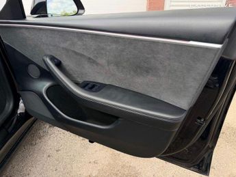 Tesla Model 3 (Dual Motor) Performance Auto 4WDE 4dr