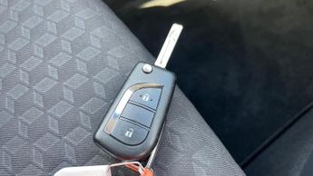 Toyota Yaris 1.5 VVT-h Icon E-CVT Euro 6 (s/s) 5dr