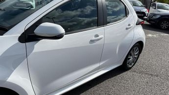 Toyota Yaris 1.5 VVT-h Icon E-CVT Euro 6 (s/s) 5dr