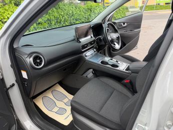 Hyundai KONA 64kWh Premium Auto 5dr (10.5kW Charger)