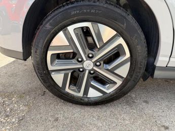 Hyundai KONA 64kWh Premium Auto 5dr (10.5kW Charger)