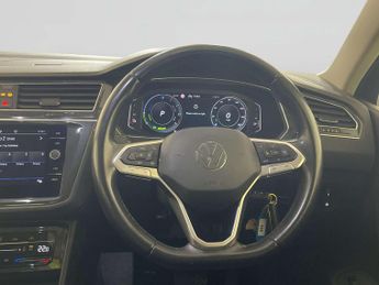 Volkswagen Tiguan 1.4 TSI 13kWh Life SUV 5dr Petrol Plug-in Hybrid DSG Euro 6 (s/s