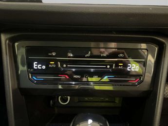 Volkswagen Tiguan 1.4 TSI 13kWh Life SUV 5dr Petrol Plug-in Hybrid DSG Euro 6 (s/s