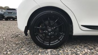 Toyota Yaris 1.5 VVT-h GR SPORT E-CVT Euro 6 (s/s) 5dr