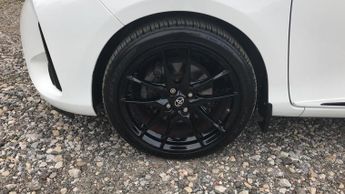 Toyota Yaris 1.5 VVT-h GR SPORT E-CVT Euro 6 (s/s) 5dr