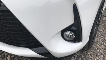 Toyota Yaris 1.5 VVT-h GR SPORT E-CVT Euro 6 (s/s) 5dr