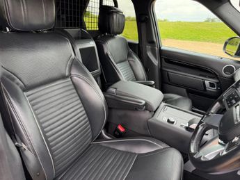 Land Rover Discovery 3.0 D300 MHEV R-Dynamic HSE Auto 4WD Euro 6 (s/s) 5dr