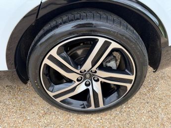 Land Rover Discovery 3.0 D300 MHEV R-Dynamic HSE Auto 4WD Euro 6 (s/s) 5dr
