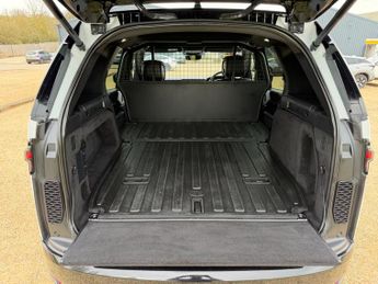 Land Rover Discovery 3.0 D300 MHEV R-Dynamic HSE Auto 4WD Euro 6 (s/s) 5dr