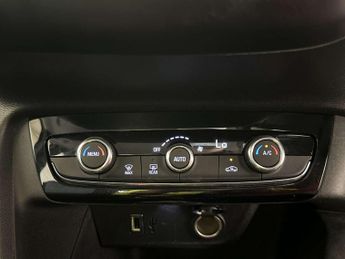 Vauxhall Corsa Electric 50kWh SE Premium Hatchback 5dr Electric Auto (136 ps)