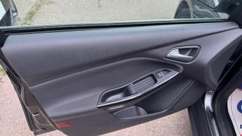 Ford Focus 1.0T EcoBoost Titanium Auto Euro 6 (s/s) 5dr