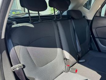 RENAULT CAPTUR 1.5 dCi Dynamique S MediaNav SUV 5dr Diesel EDC Euro 5 (90 ps) *