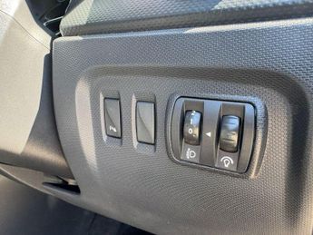 RENAULT CAPTUR 1.5 dCi Dynamique S MediaNav SUV 5dr Diesel EDC Euro 5 (90 ps) *