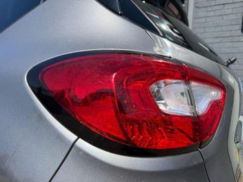 RENAULT CAPTUR 1.5 dCi Dynamique S MediaNav SUV 5dr Diesel EDC Euro 5 (90 ps) *