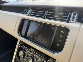 Land Rover Range Rover 4.4 SD V8 Vogue SE Auto 4WD Euro 6 (s/s) 5dr