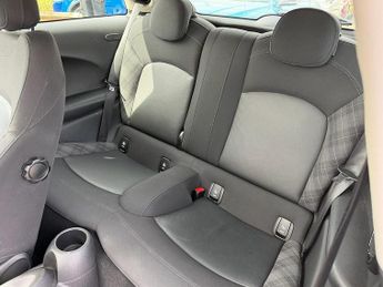 MINI Hatch 1.5 Cooper Hatchback 3dr Petrol Auto Euro 6 (s/s) (136 ps)