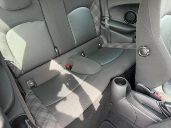 MINI Hatch 1.5 Cooper Hatchback 3dr Petrol Auto Euro 6 (s/s) (136 ps)