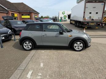 MINI Hatch 1.5 Cooper Hatchback 3dr Petrol Auto Euro 6 (s/s) (136 ps)
