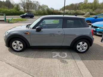 MINI Hatch 1.5 Cooper Hatchback 3dr Petrol Auto Euro 6 (s/s) (136 ps)