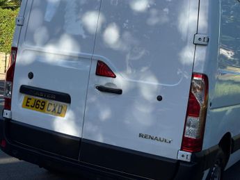 Renault Master 2.3 dCi 35 Business FWD MWB Medium Roof Euro 6 4dr