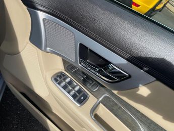 Jaguar XF 2.2d Luxury Auto Euro 5 (s/s) 4dr