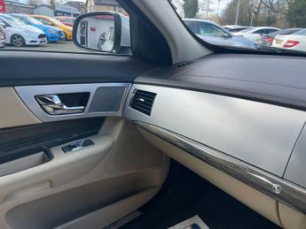 Jaguar XF 2.2d Luxury Auto Euro 5 (s/s) 4dr