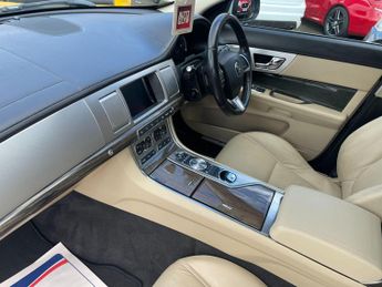 Jaguar XF 2.2d Luxury Auto Euro 5 (s/s) 4dr