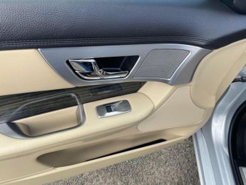 Jaguar XF 2.2d Luxury Auto Euro 5 (s/s) 4dr