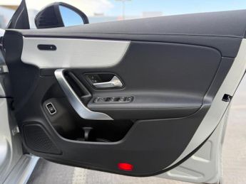 Mercedes-Benz CLA 2.0 CLA220d AMG Line Night Edition (Premium Plus) Coupe 8G-DCT E