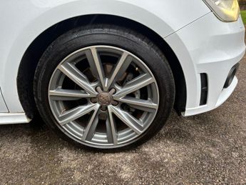 Audi A1 1.4 TFSI S line Sportback 5dr Petrol S Tronic Euro 5 (185 ps)