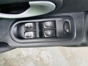 Renault Clio 1.6 VVT Initiale TomTom Auto Euro 4 5dr