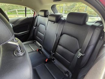 Mercedes-Benz A Class 1.5 A180d Sport (Executive) Hatchback 5dr Diesel 7G-DCT Euro 6 (