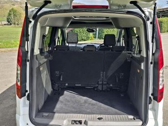 Ford Tourneo Connect 1.5 EcoBlue Titanium MPV 5dr Diesel Auto Euro 6 (s/s) (120 ps)