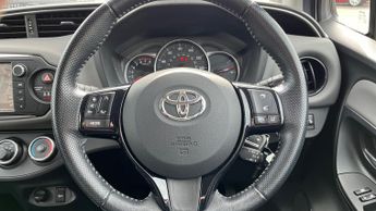 Toyota Yaris 1.33 Dual VVT-i Design Multidrive S Euro 6 5dr (Safety Sense)