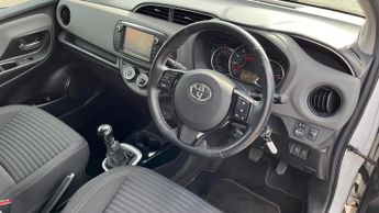 Toyota Yaris 1.33 Dual VVT-i Design Multidrive S Euro 6 5dr (Safety Sense)