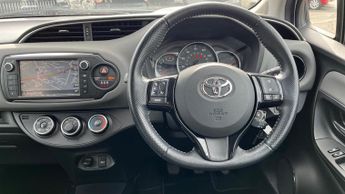 Toyota Yaris 1.33 Dual VVT-i Design Multidrive S Euro 6 5dr (Safety Sense)