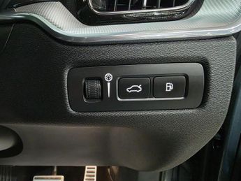 Volvo XC60 2.0h T8 Twin Engine 10.4kWh R-Design Auto AWD Euro 6 (s/s) 5dr