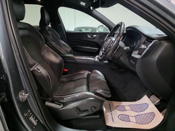 Volvo XC60 2.0h T8 Twin Engine 10.4kWh R-Design Auto AWD Euro 6 (s/s) 5dr