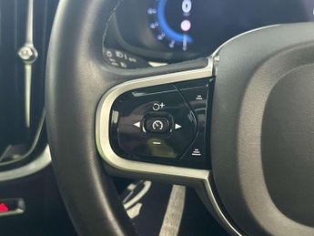 Volvo S60 2.0 B5 MHEV R-Design Saloon 4dr Petrol Hybrid Auto Euro 6 (s/s) 