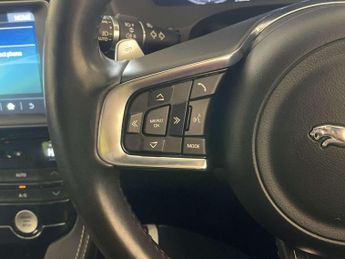 Jaguar F-PACE 2.0 D180 Chequered Flag SUV 5dr Diesel Auto AWD Euro 6 (s/s) (18