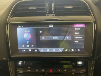 Jaguar F-PACE 2.0 D180 Chequered Flag SUV 5dr Diesel Auto AWD Euro 6 (s/s) (18