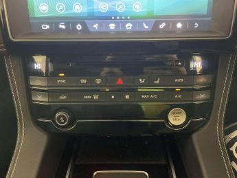 Jaguar F-PACE 2.0 D180 Chequered Flag SUV 5dr Diesel Auto AWD Euro 6 (s/s) (18