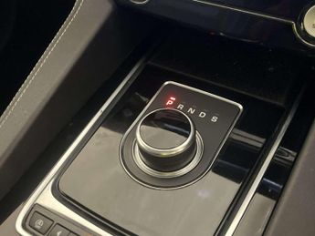 Jaguar F-PACE 2.0 D180 Chequered Flag SUV 5dr Diesel Auto AWD Euro 6 (s/s) (18