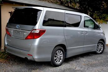 Toyota Alphard 2.4 Hybrid SR 4WD - Service History