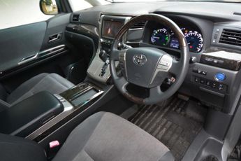Toyota Alphard 2.4 Hybrid SR 4WD - Service History